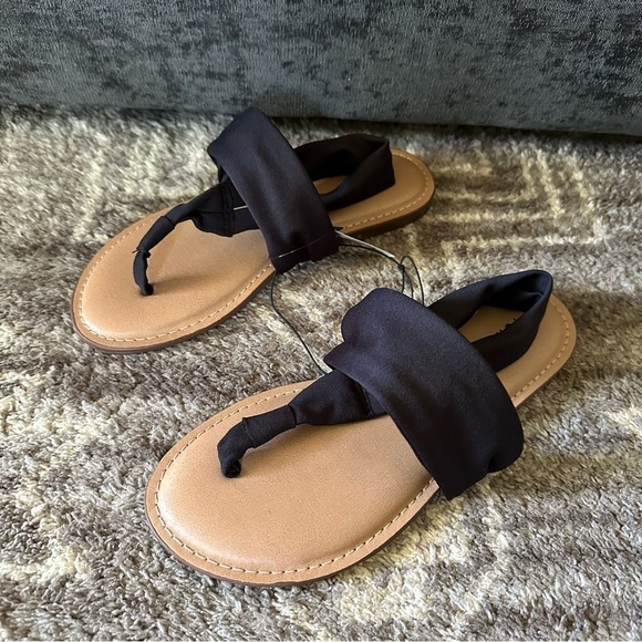 NWT Torrid Fabric T-Strap Sandal Black Wide Width - Picture 1 of 2